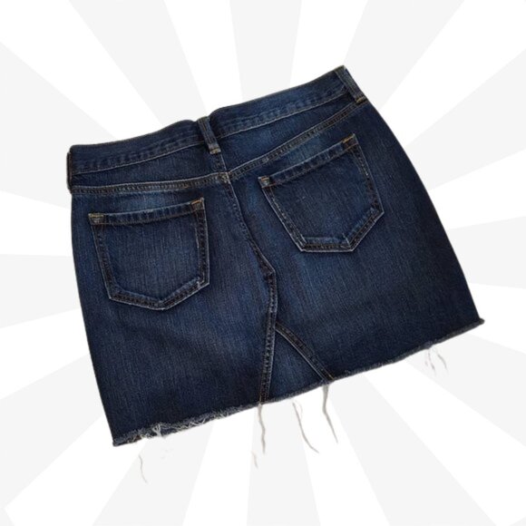 Old Navy Distressed Frayed Hem Five Pockets Dark Medium Denim Mini Skirt Size 6 - Picture 2 of 7